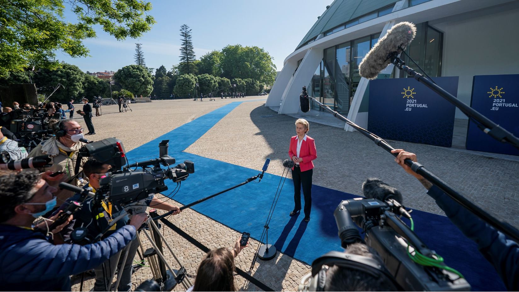 Den sociala pelaren får större tyngd efter EU:s toppmöte i Porto